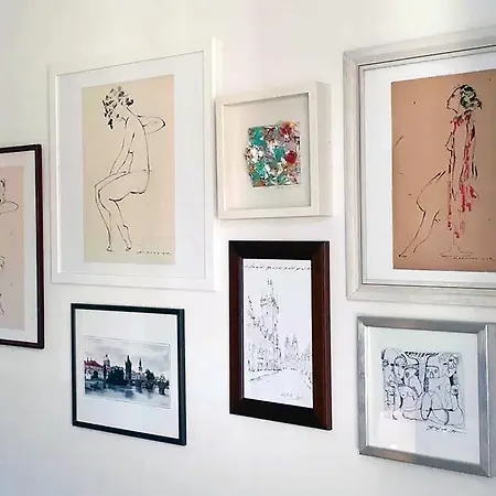 Art With Garage Apartment Prague